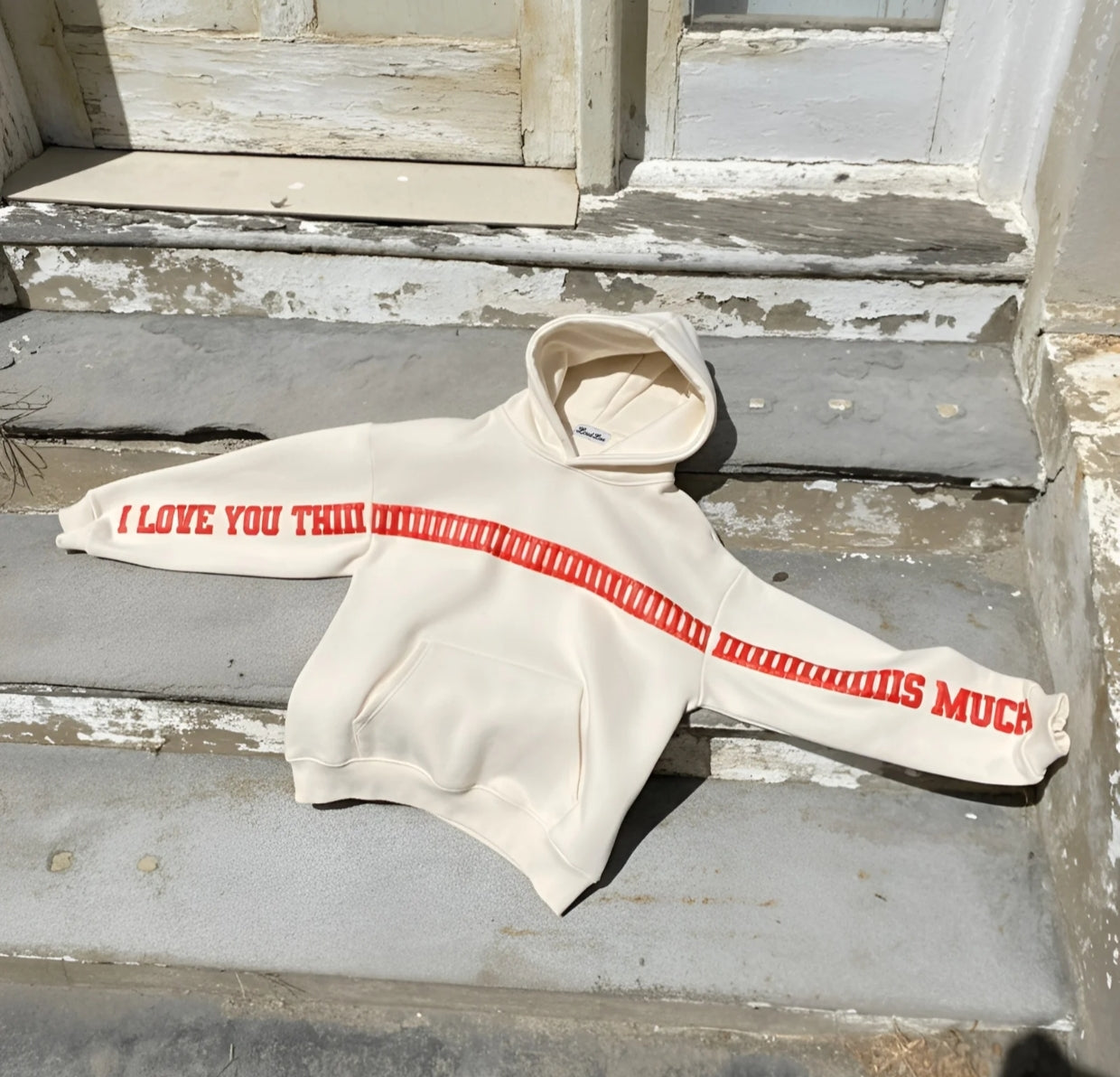 I LOVE YOU THIS MUCH HOODIE⭐⭐⭐⭐(4.5/5)