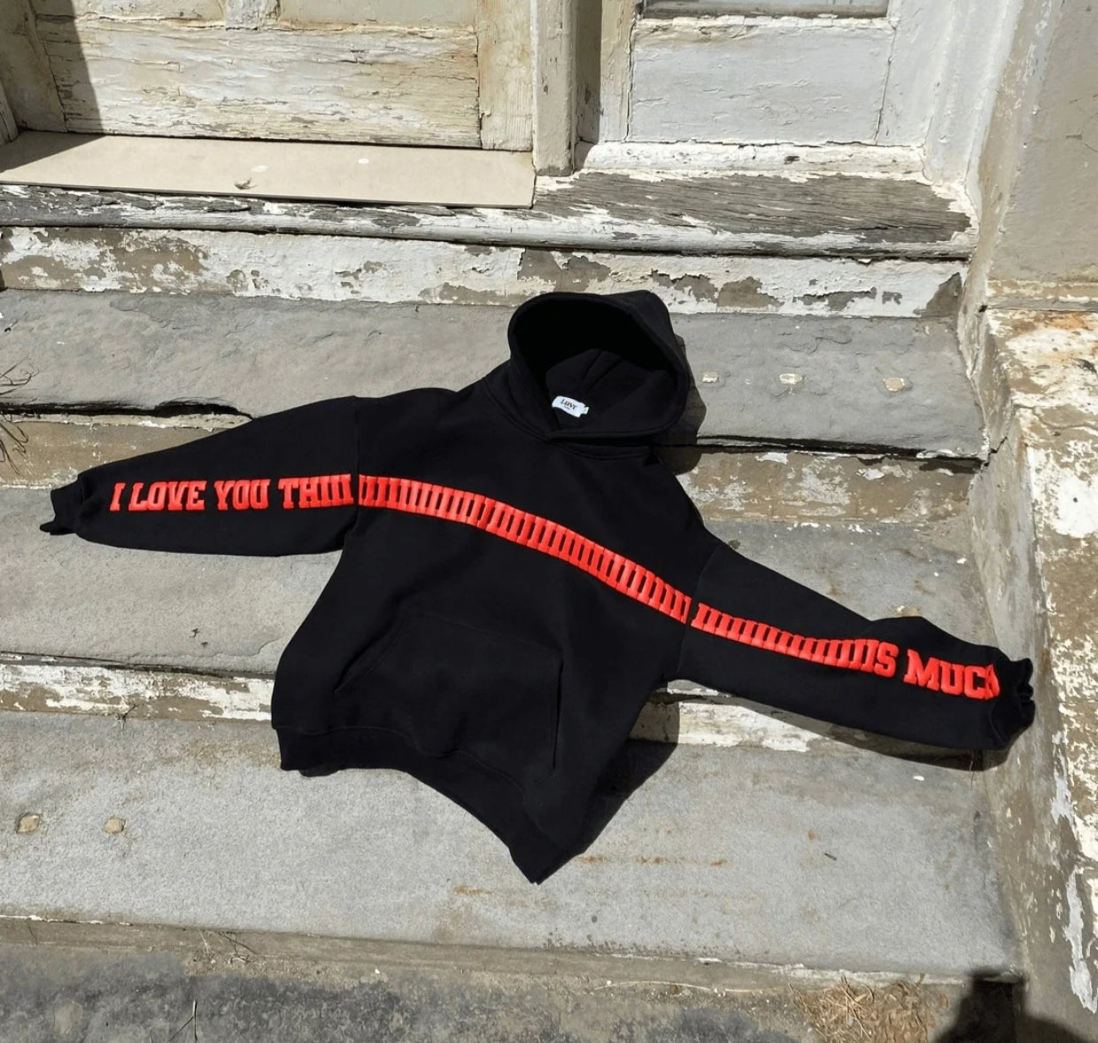 I LOVE YOU THIS MUCH HOODIE⭐⭐⭐⭐(4.5/5)