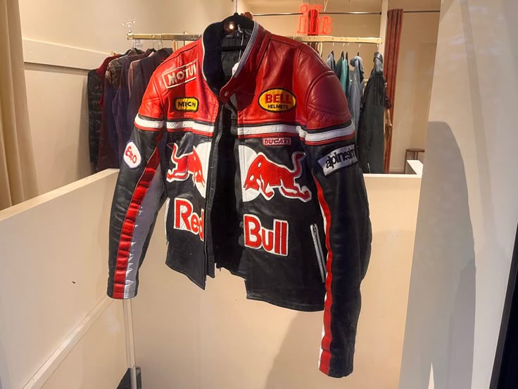 Redbull Leather Jacket⭐⭐⭐⭐(4.5/5)