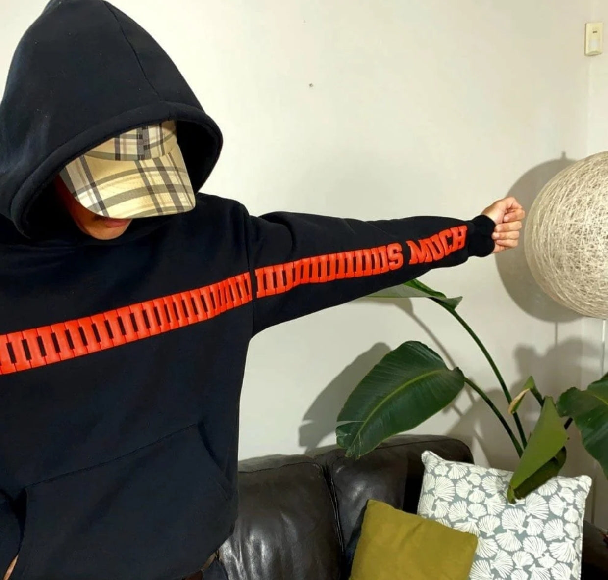 I LOVE YOU THIS MUCH HOODIE⭐⭐⭐⭐(4.5/5)